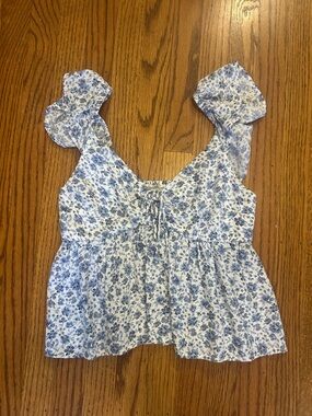 Hollister Blue Floral Ruffled Sleeve top